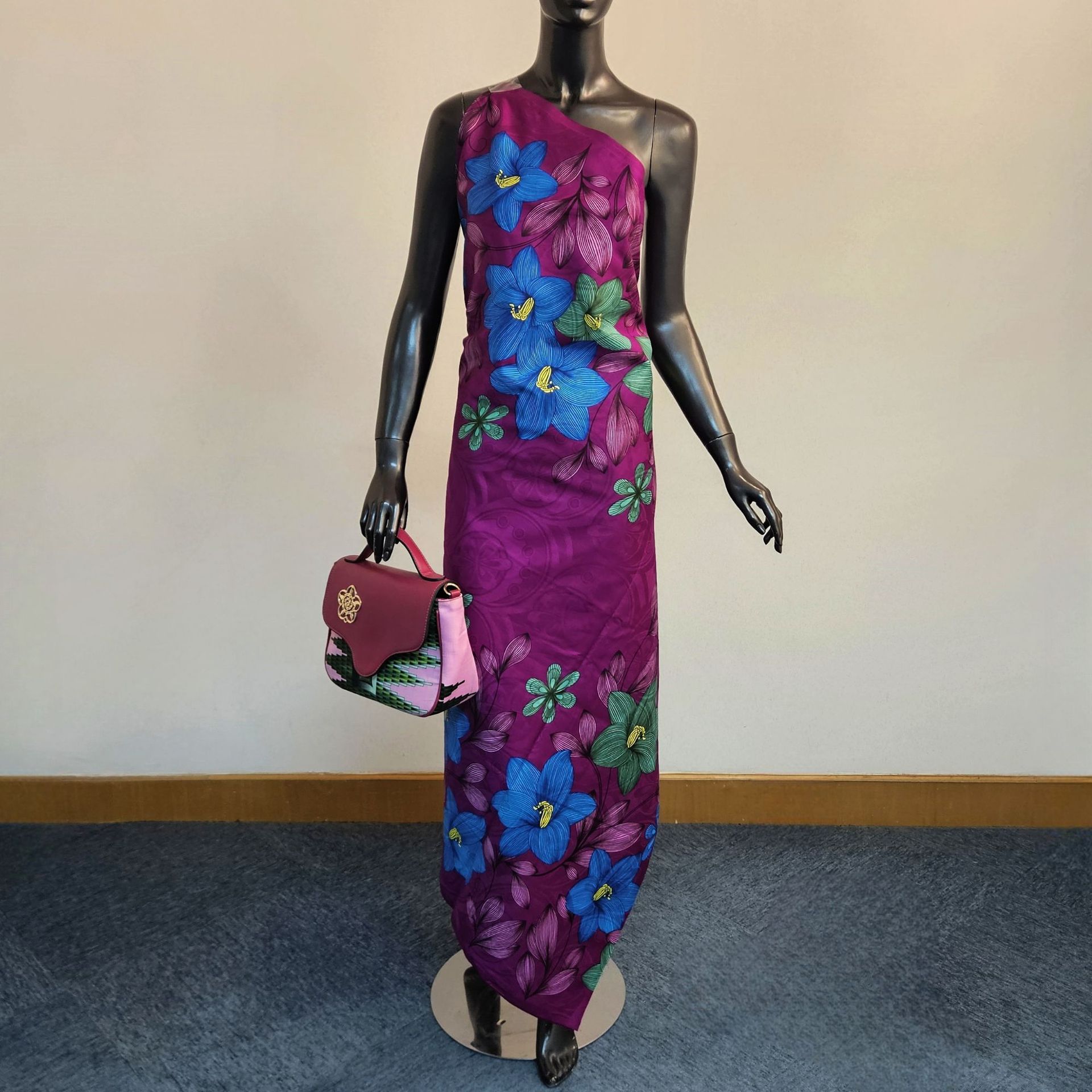 Floral Printed on Purple Blue  - Sewing Batik 评论和价格