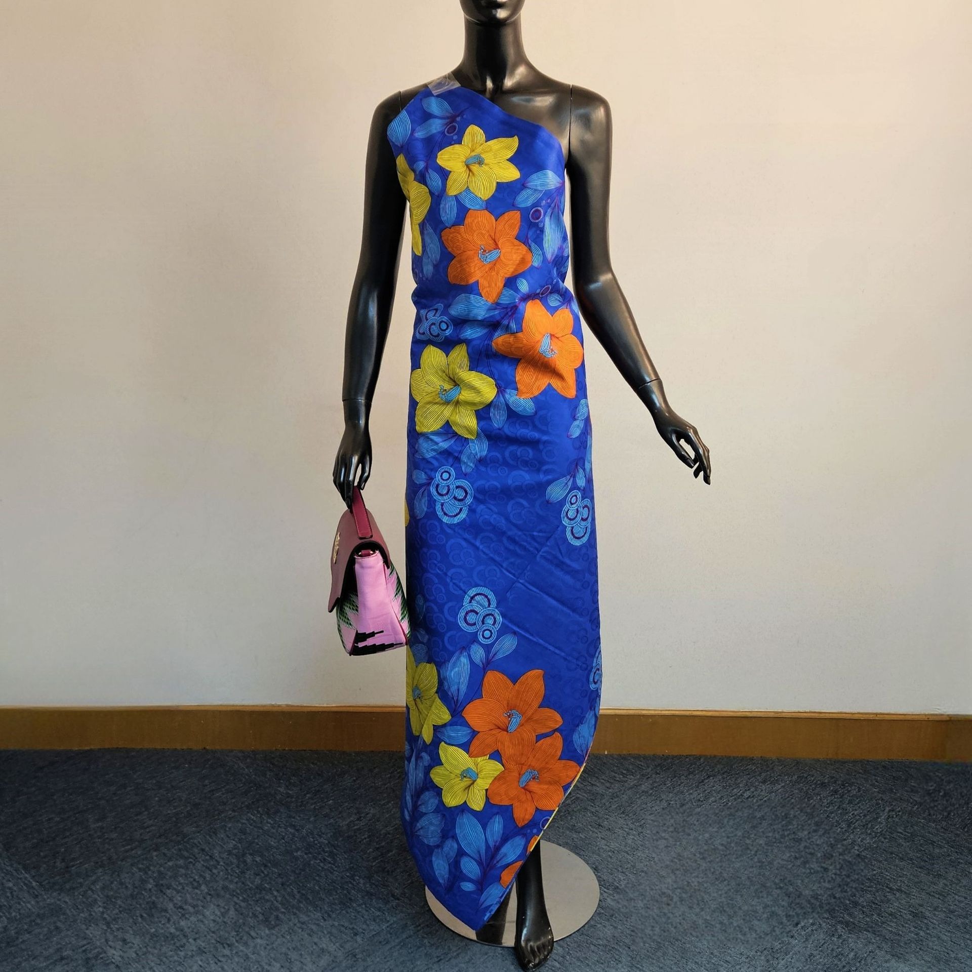 Floral Printed on Purple Blue  - Sewing Batik 评论和价格